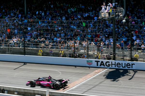 エリオ・カストロネベスが歴代最多に並ぶINDY500での4勝目を挙げる