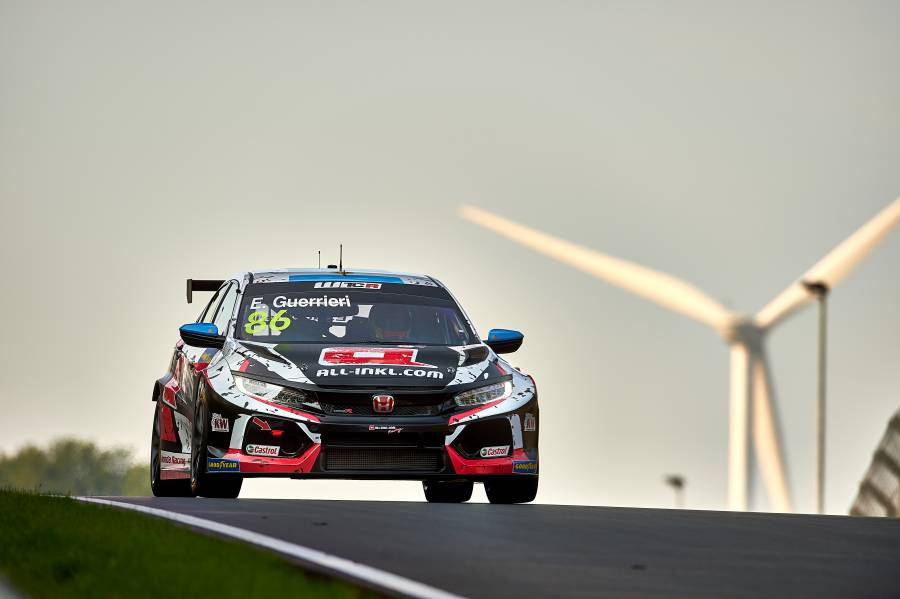 Civic Type R TCR drivers begin new WTCR campaign at Nürburgring
