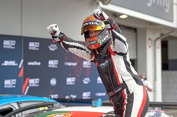 Monteiro makes a winning start to WTCR season at Green Hell