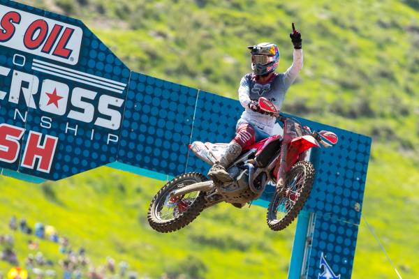 Roczen Dominates at Thunder Valley AMA Pro MX