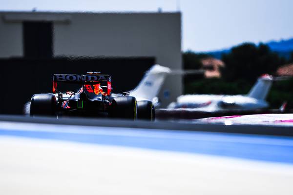 僅差の初日で、フェルスタッペンがFP2のトップタイムをマーク