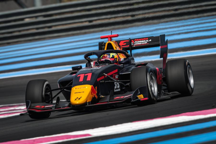 岩佐がレース1で8位、レース2で9位と連続入賞でポイントを加算