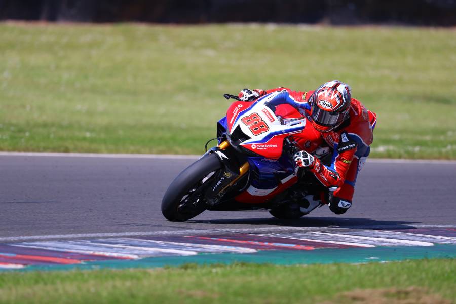 BSB returns! Honda Racing UK is raring to go with Round 1 at Oulton Park