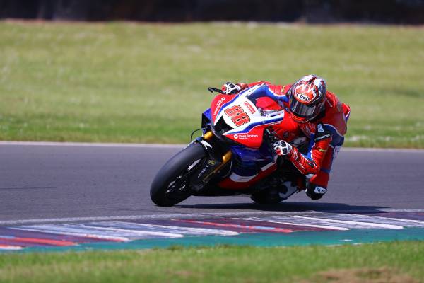 BSB returns! Honda Racing UK is raring to go with Round 1 at Oulton Park