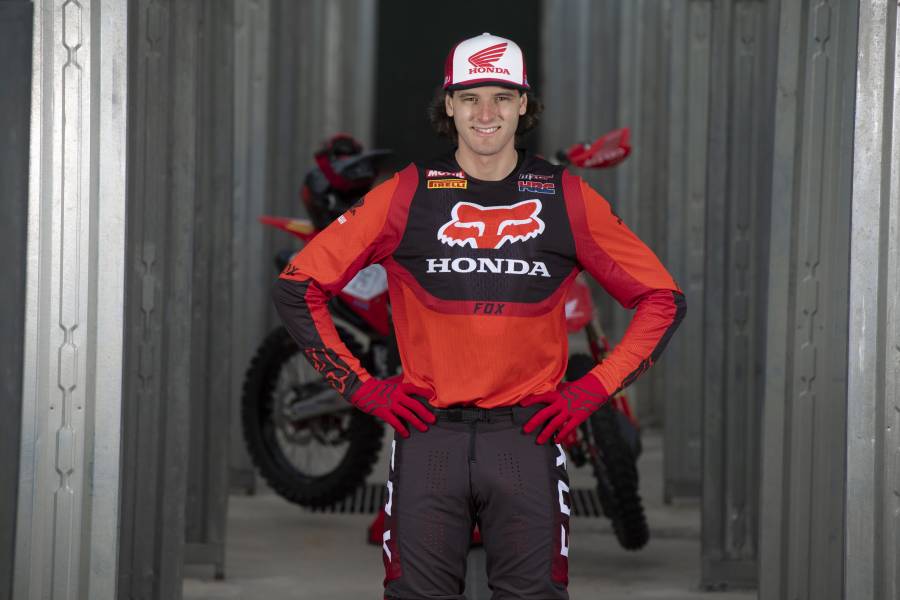 Evans to have surgery on troublesome wrist