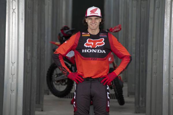 Evans to have surgery on troublesome wrist