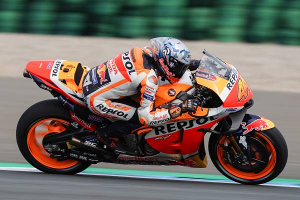 不安定な天候の中で、ポル・エスパルガロが2番手、マルク・マルケスが6番手と好調なスタート