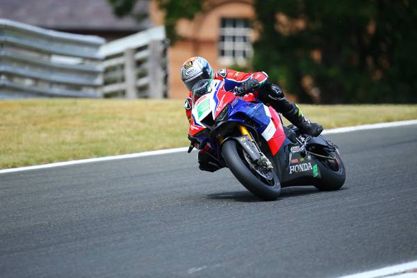 Honda Racing UKがオウルトンパークでの英国スーパーバイク選手権開幕戦で活躍をみせる