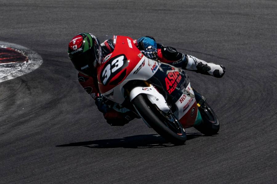 ジュニア・タレント・チーム、3台ともリタイアを喫する不運な週末に