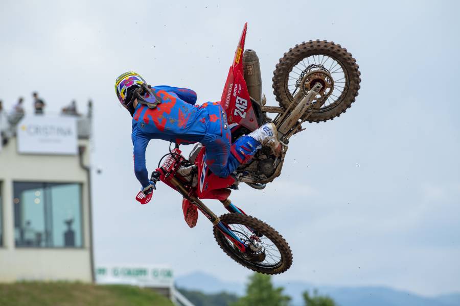 マディコンディションを耐え抜いたガイザーがポイントリードをキープ