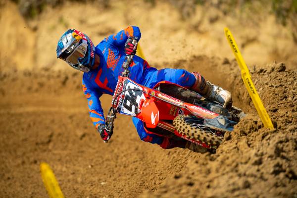 ケン・ロクスンがモト2を制し今季4勝目を挙げる