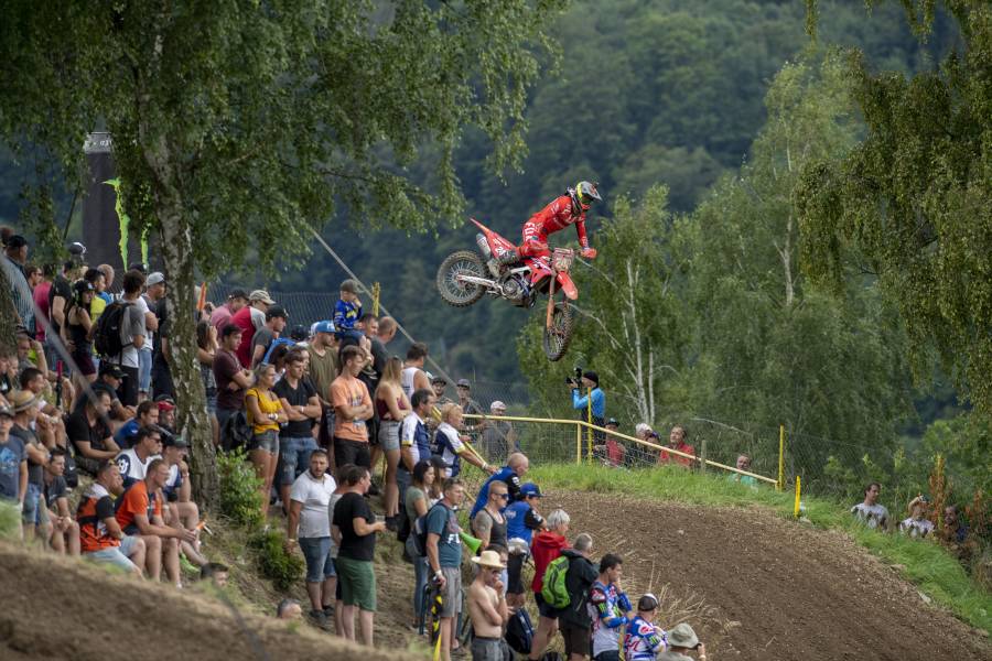Gajser retains the MXGP red plate in Czech Republic