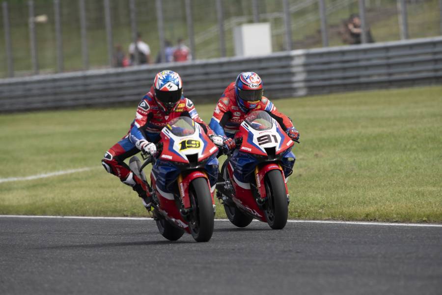 A challenging Sunday for Team HRC at Most