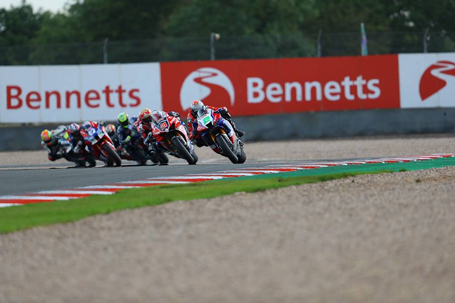 アーウィンがレース1で2位表彰台を獲得