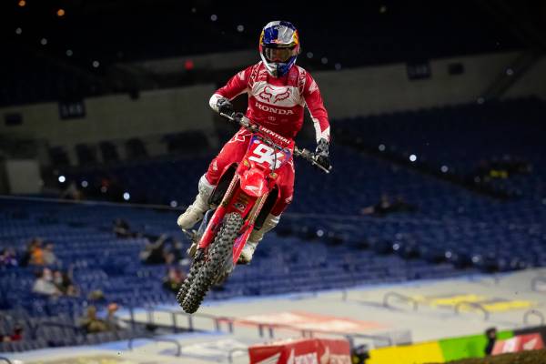 Dominant Win for Roczen at Indianapolis 2 Supercross