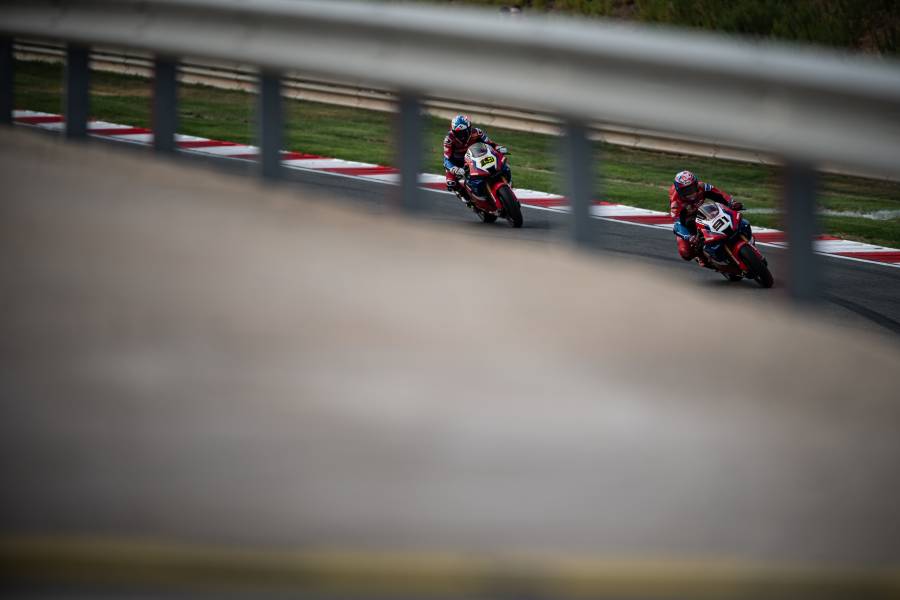 Hot conditions and a tight Navarra track make it hard for Bautista and Haslam in race 1