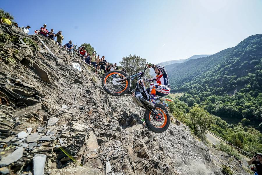 Closely-fought win for Toni Bou at Andorra TrialGP Day One