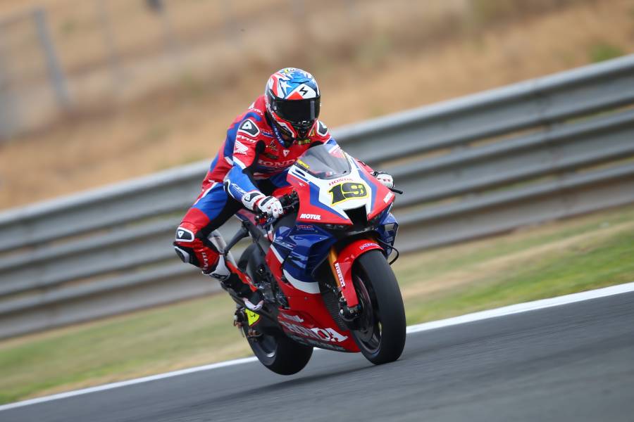 バウティスタ レース2で8位、ポイントを獲得。ハスラムはポイント獲得できず