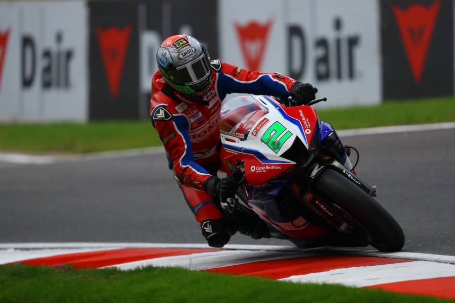 グレン・アーウィンが両レースで6位に入りポイント獲得