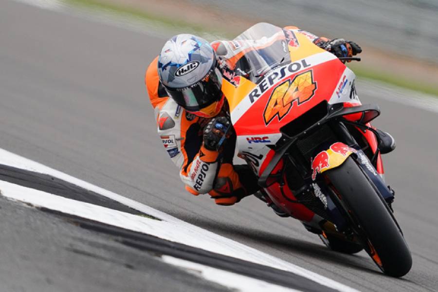Espargaro Scores Superb First MotoGP Pole With Honda