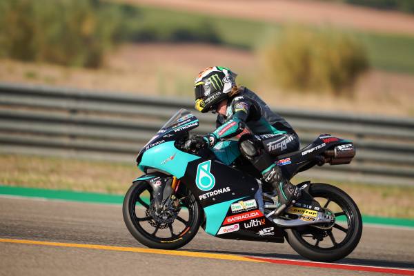 上位21台が1秒差以内という接戦で、ダリン・ビンダーが3番手に