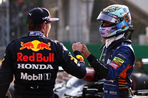 フェルスタッペンが2位に入り、明日のレースでのポールポジションを手にする