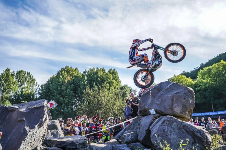 Toni Bou’s Spanish TrialGP double leaves him just one point shy of a 15th title