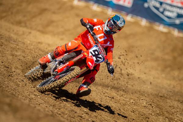 ロクスンが450MXのモト1で2位。ジェット・ローレンスが250MXでチャンピオンを獲得