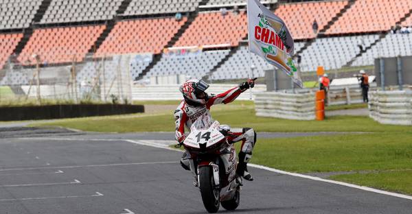 最終戦、小山知良が独走優勝。埜口遥希は自身初のシリーズチャンピオンに