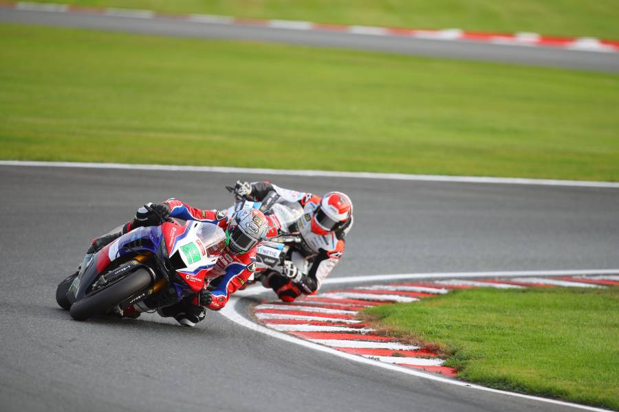 Strong start for Irwin and Neave at Oulton Park