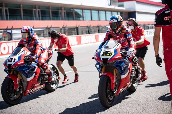 The podium slips out of Bautista’s hands at the last corner; Haslam fifth in race 1