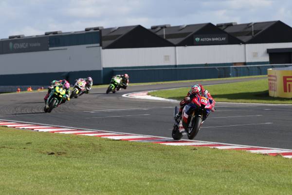 Honda Racing UKのグレン・アーウインがレース2、レース3の両レースで10位フィニッシュ