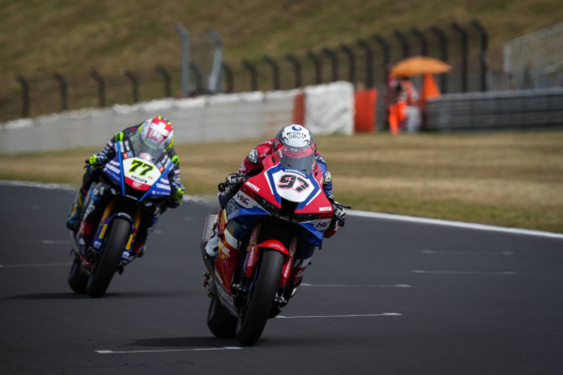 Points for Vierge in a challenging Race 1 for Team HRC at Most