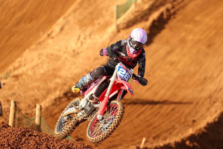 山田康介が初優勝を挙げる