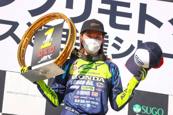 荒れたレースを制して川井麻央が今季5勝目を獲得!