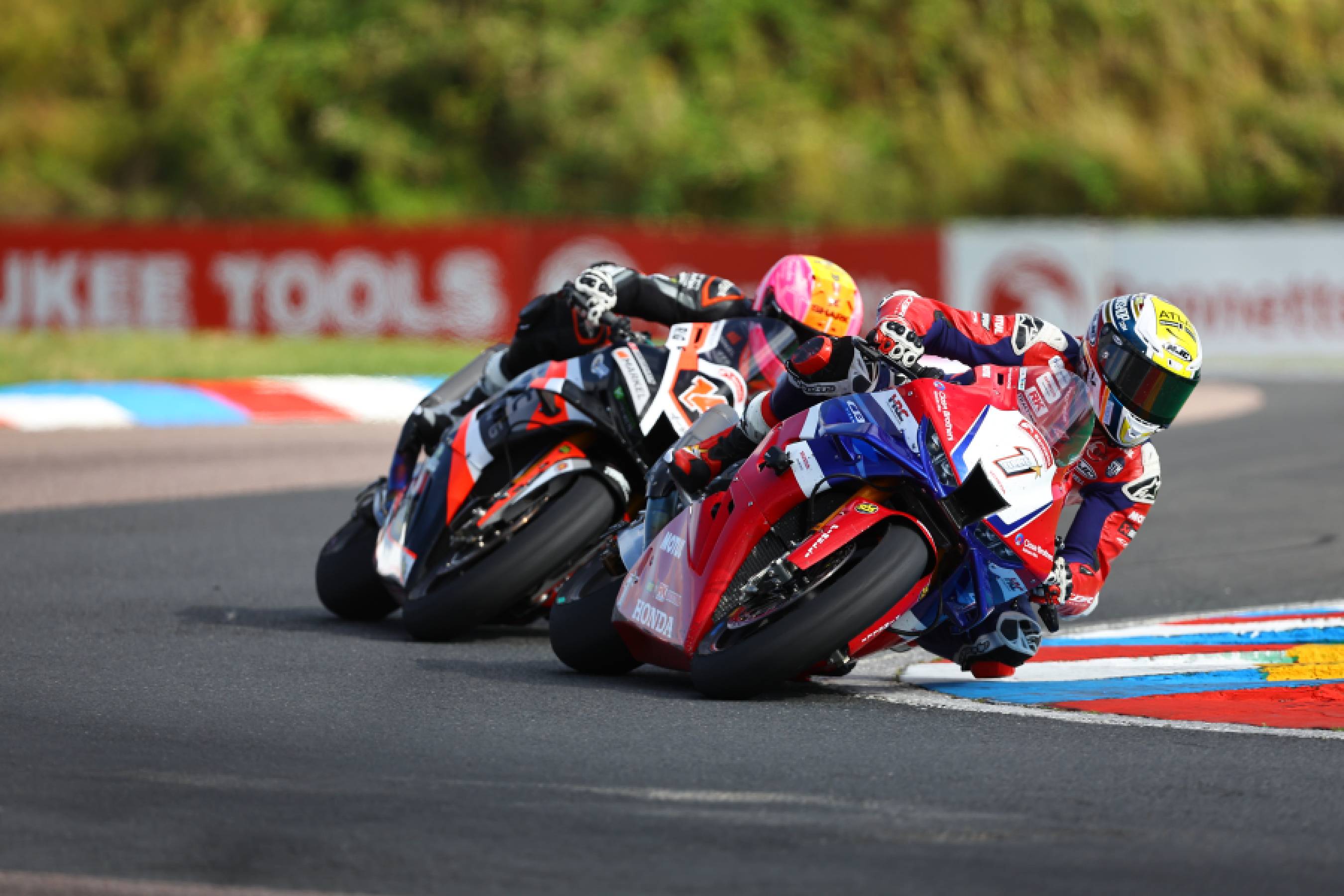 Kennedy is back to winning ways in Supersport as Bridewell extends his championship lead