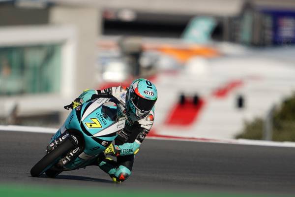 デニス・フォッジャが首位と僅差の2番手で初日を終える