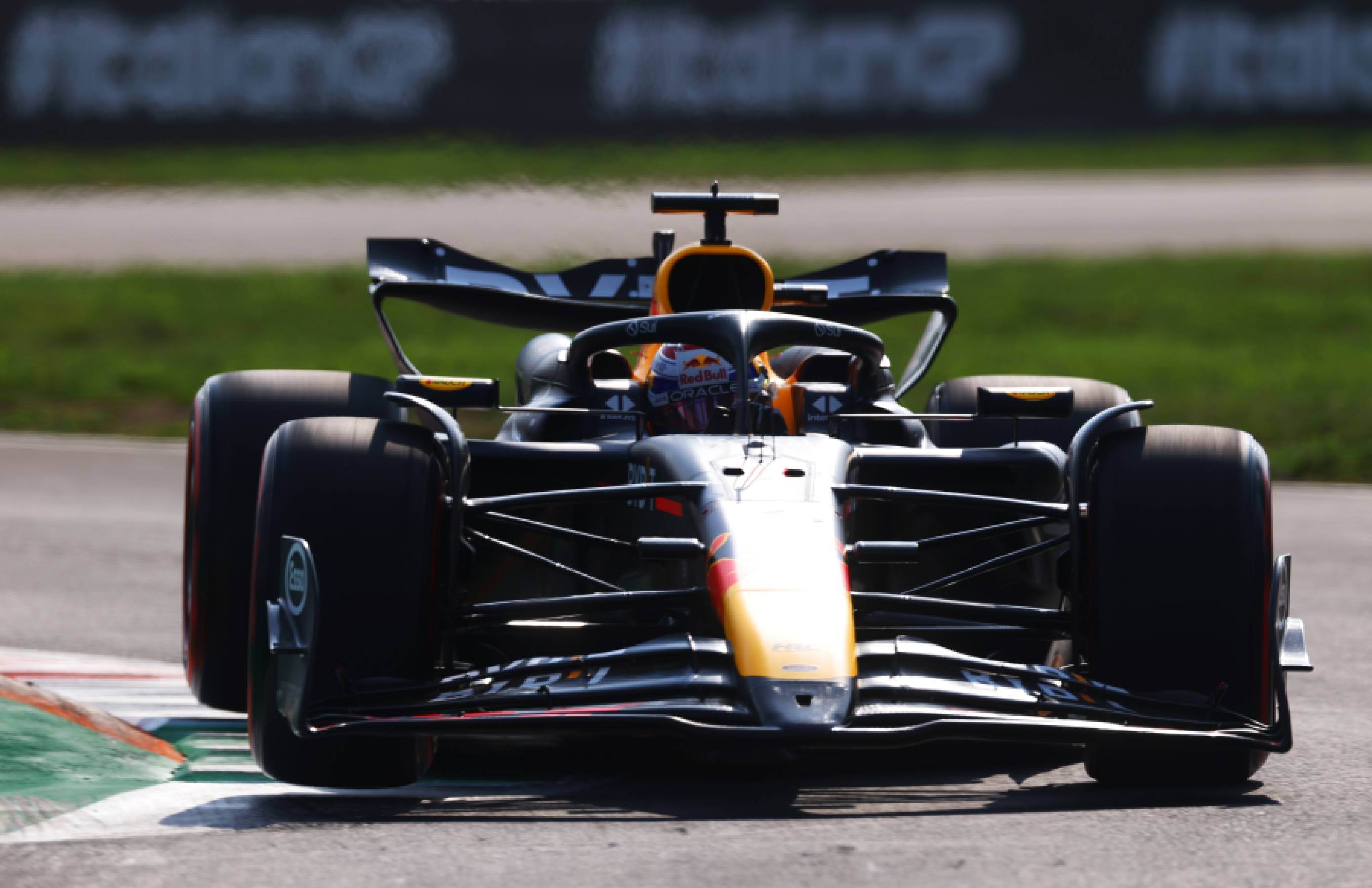 イタリアGPでフェルスタッペンが予選7番手、ペレスは8番手に