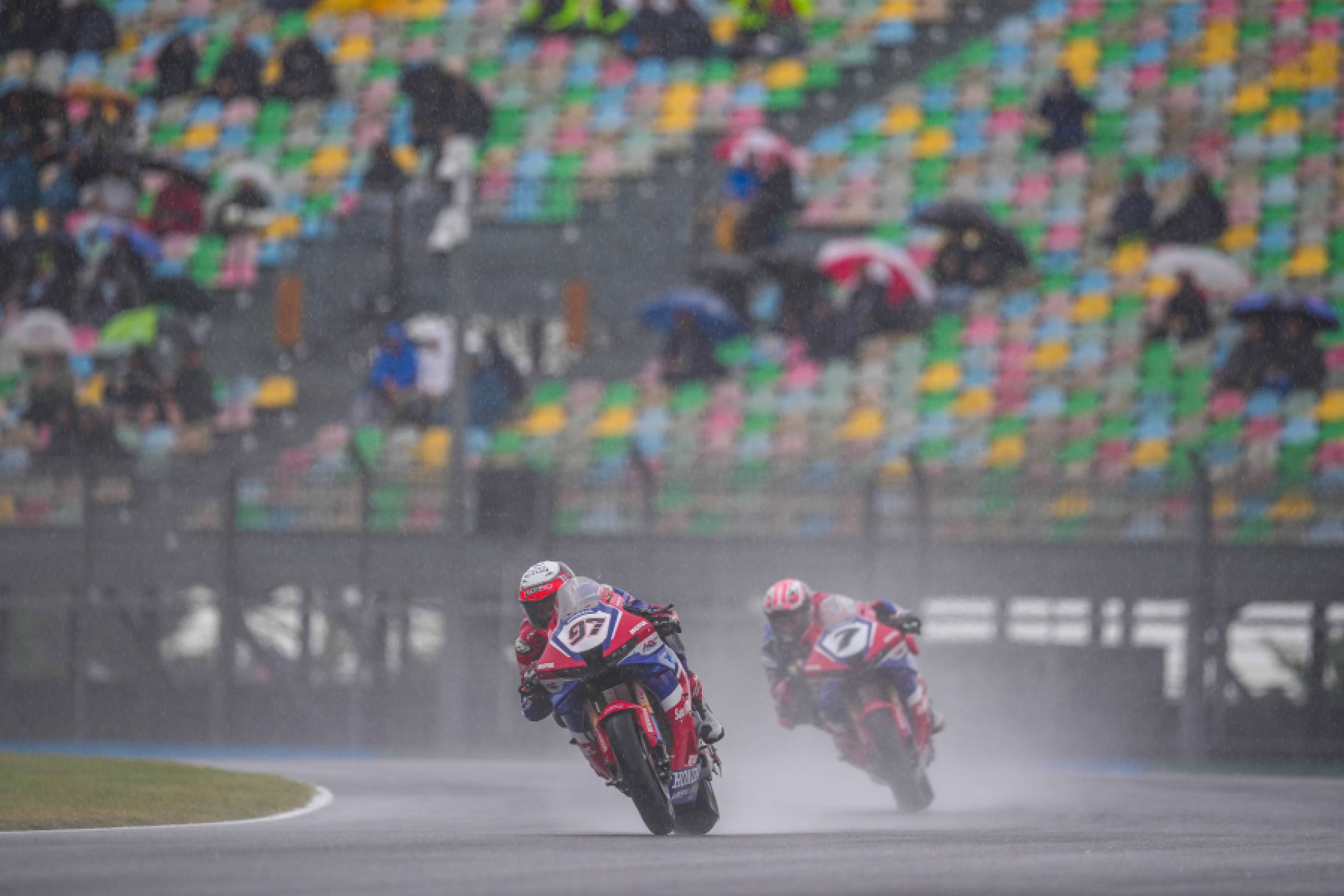 レクオーナとビエルゲ、雨のSBKレース1を活かしてマニクールで6位と7位の好成績