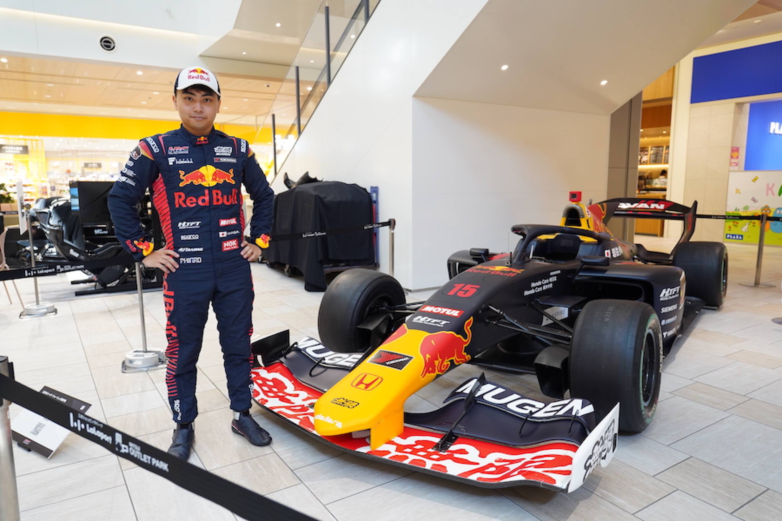 岩佐歩夢選手の車両『SF23 TEAM MUGEN #15』