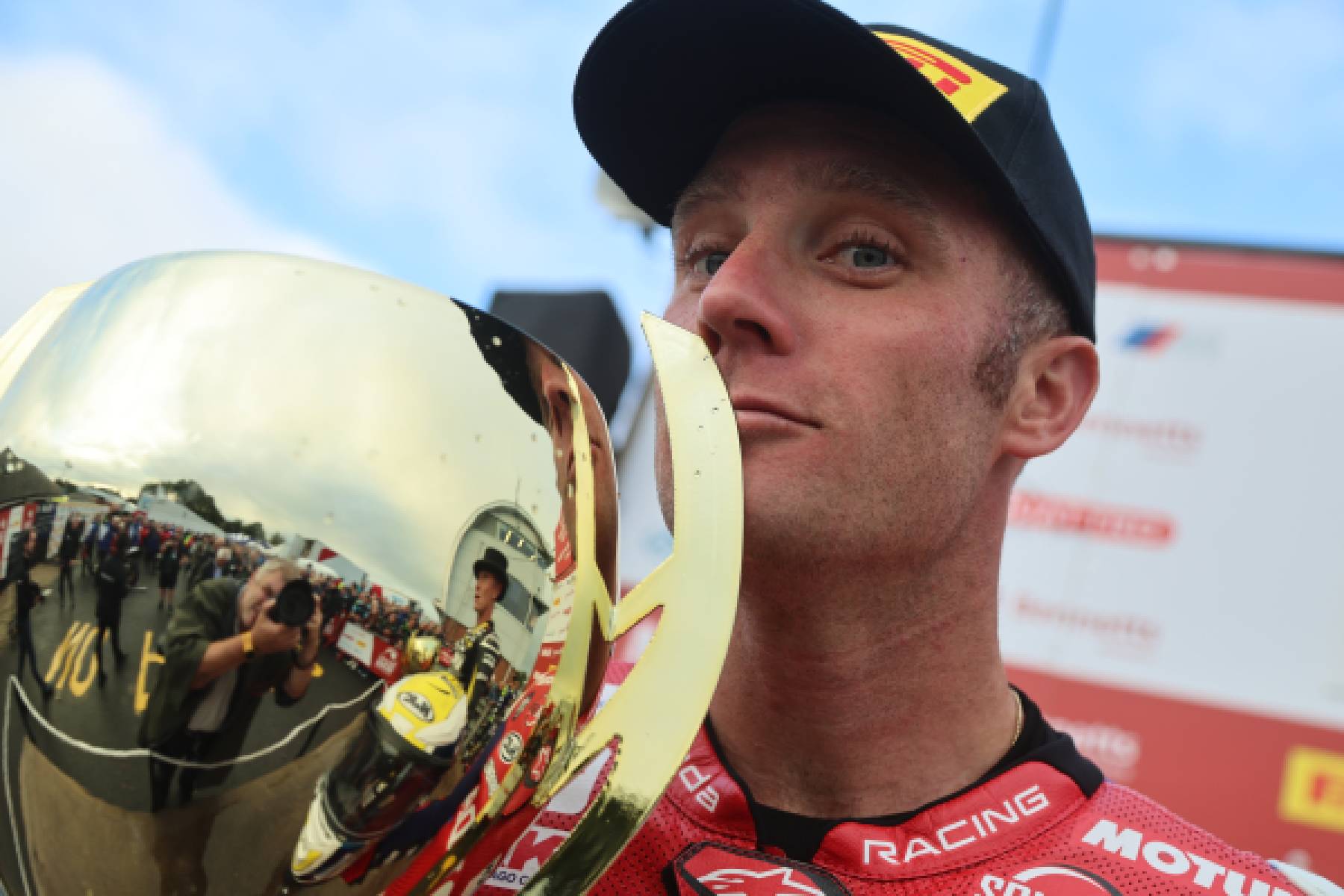 Bridewell navigates the changeable conditions to lead the championship once more