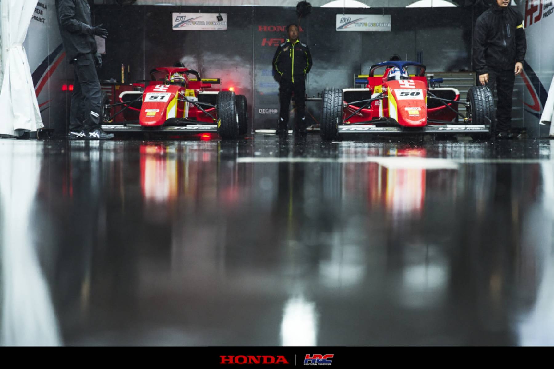 Nomura finishes the race in P7 and Horachi in P8