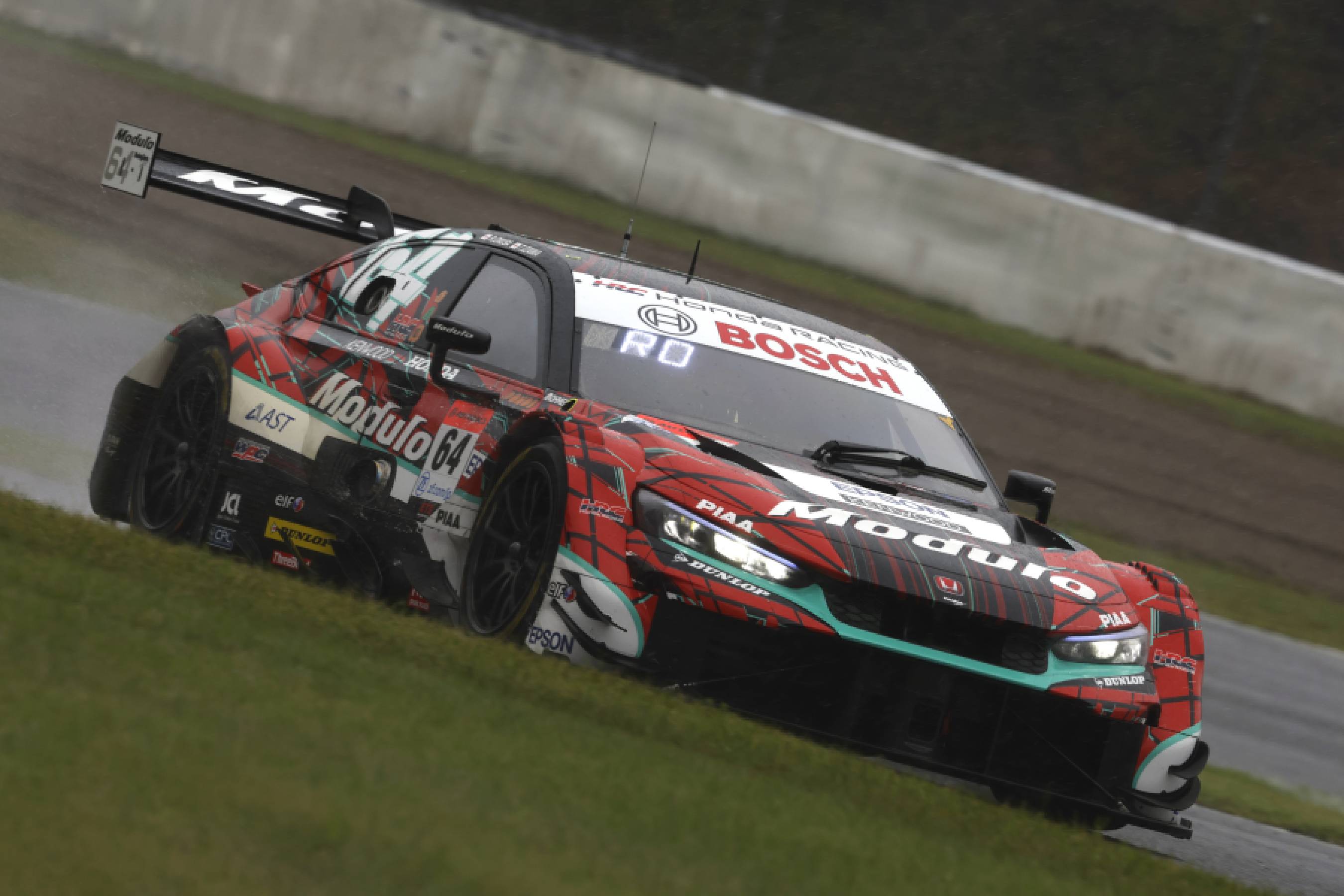 雨の影響で予選は中止に。公式練習の結果でスタートポジションが決定