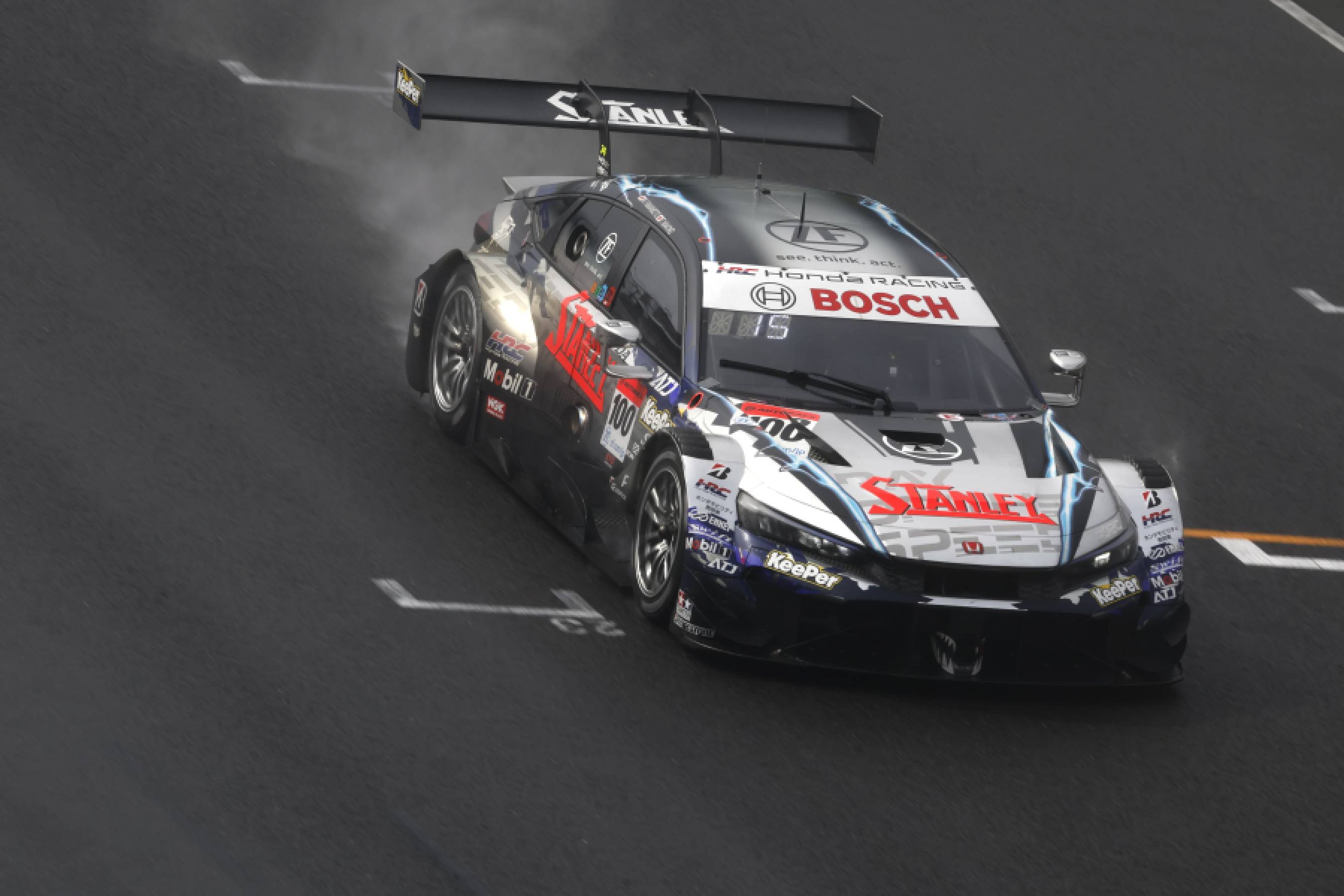 CIVIC TYPE R-GT (#100) fought hard through the difficult race to earn 5th place