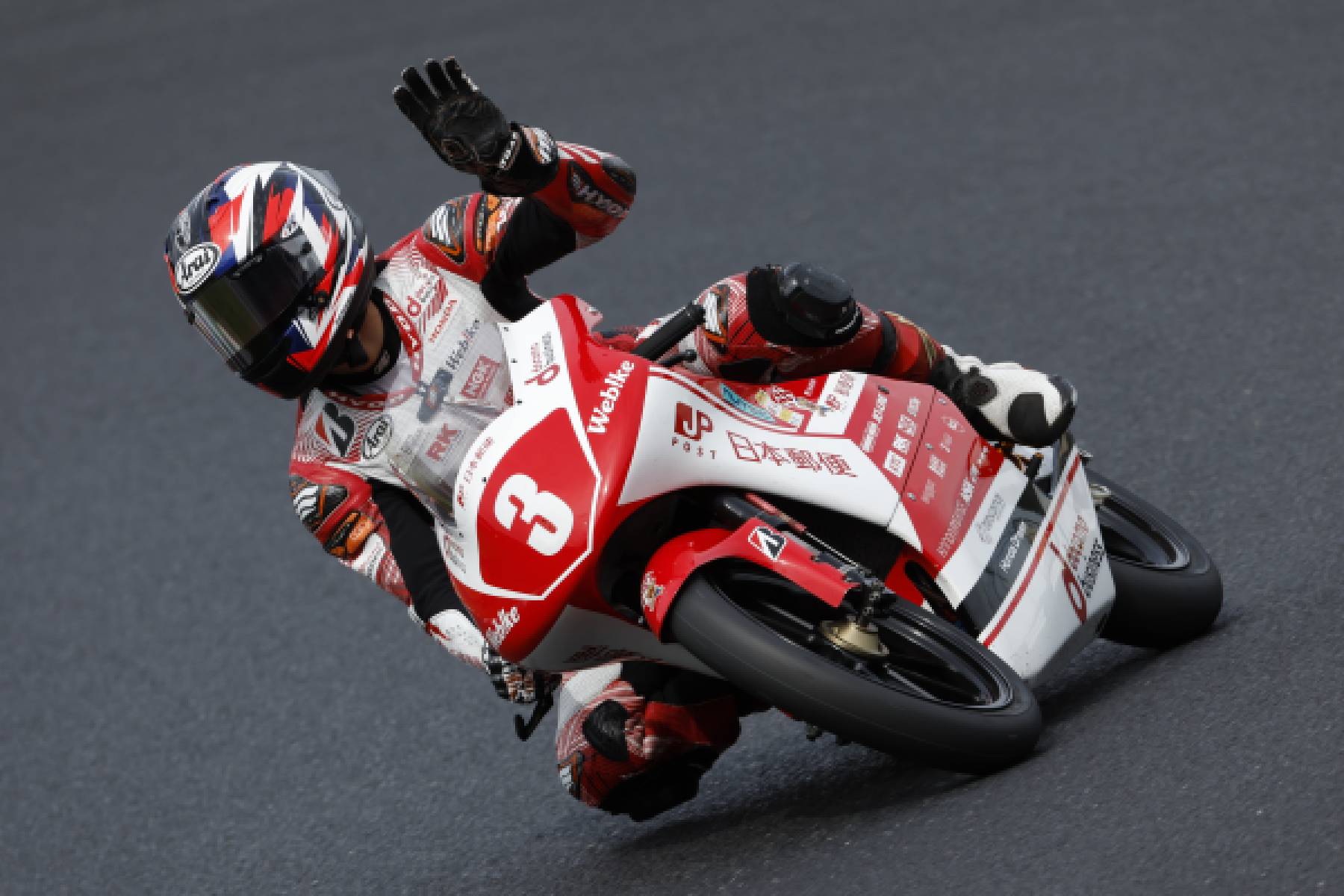 若松がポールポジションを獲得