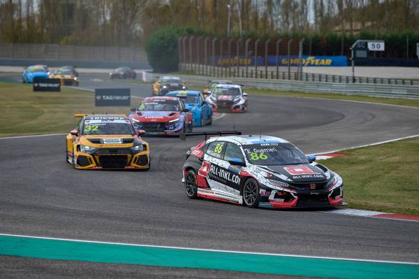 Adria podium keeps Honda Racing driver Guerrieri in title fight