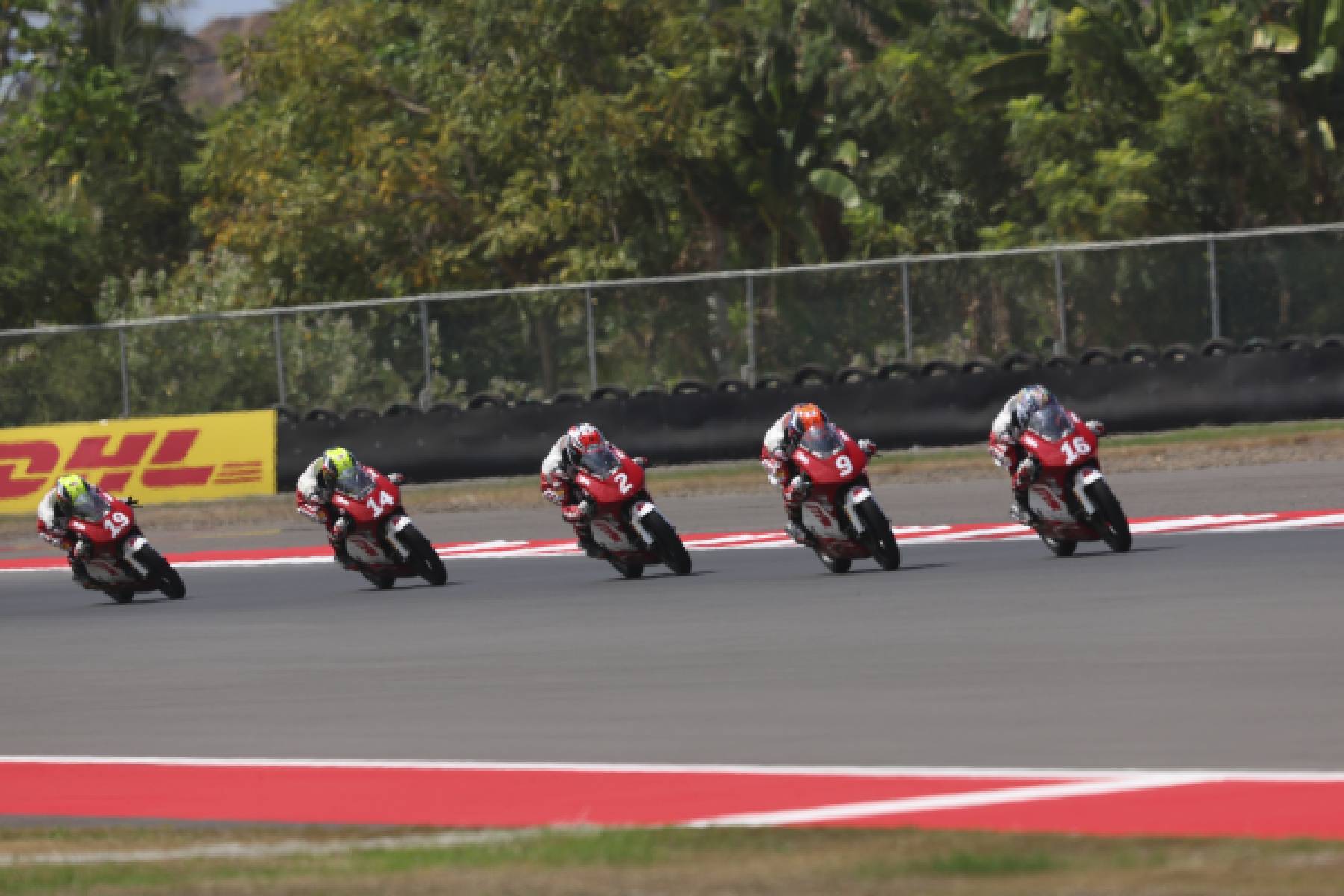 0.016秒差で決着：荻原がインドネシア大会のレース2で劇的勝利を果たす