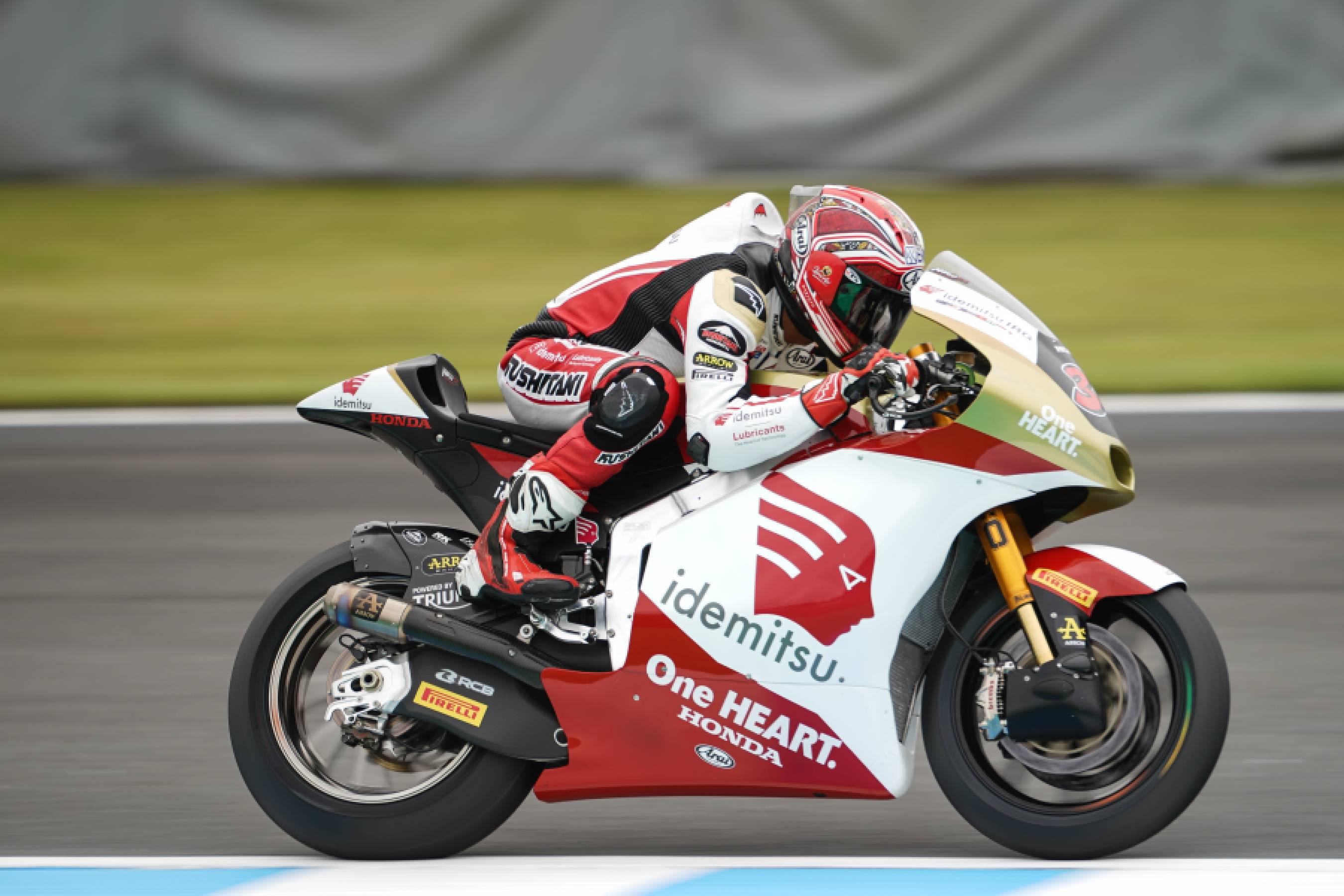 日本GP予選でアジがチャレンジングな走りをみせる