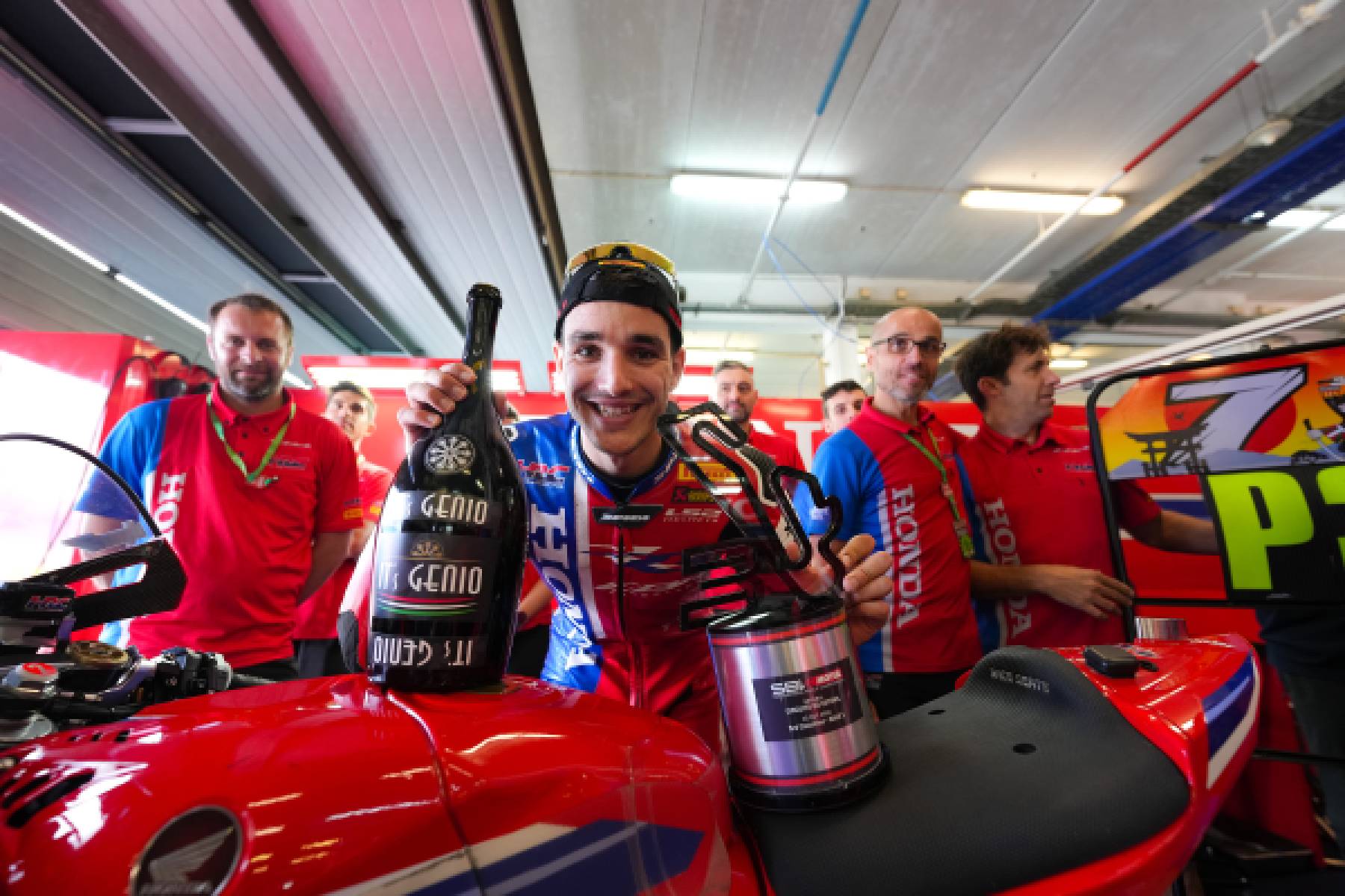 レクオーナ、エストリルでのWSBKレース1にて今季初の表彰台を獲得