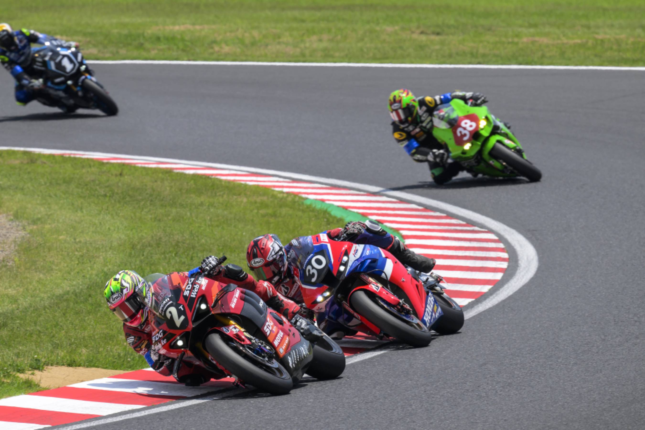 #2 DUCATI Team KAGAYAMA 水野 涼選手(パニガーレV4R)との接戦